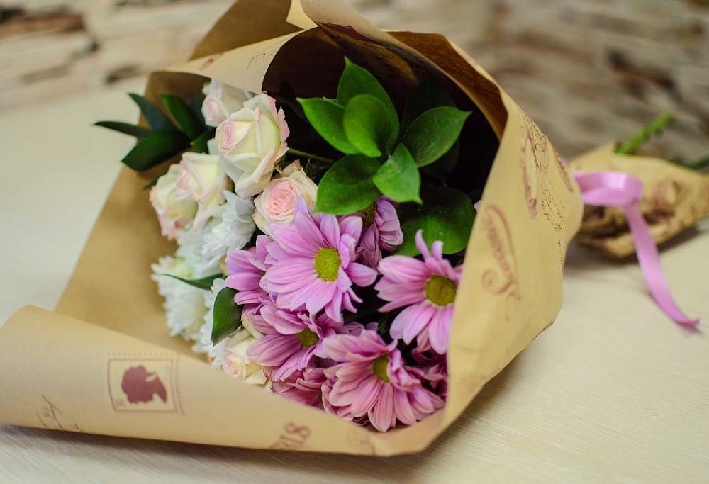 Букет цветов из: Розы и Хризантемы в Коммаяке