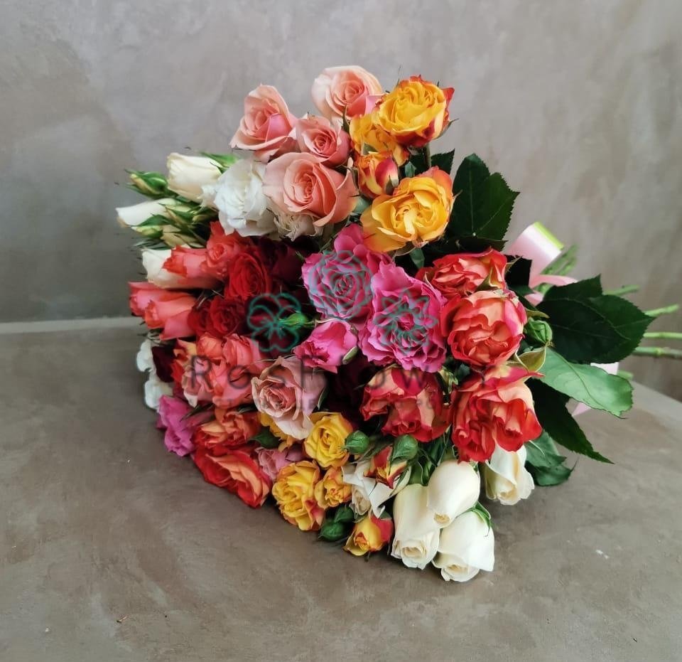 Букет цветов из: Розы в Коммаяке