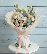 Букет цветов из:  Розы и Лизиантусы в Коммаяке