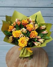 Букет цветов из:  Альстромерии и Розы в Коммаяке