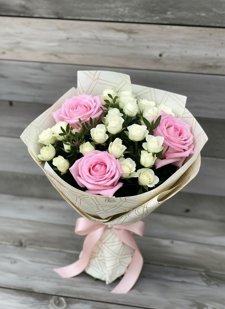 Букет цветов из: Розы в Коммаяке