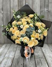 Букет цветов из:  Розы и Лизиантусы в Коммаяке
