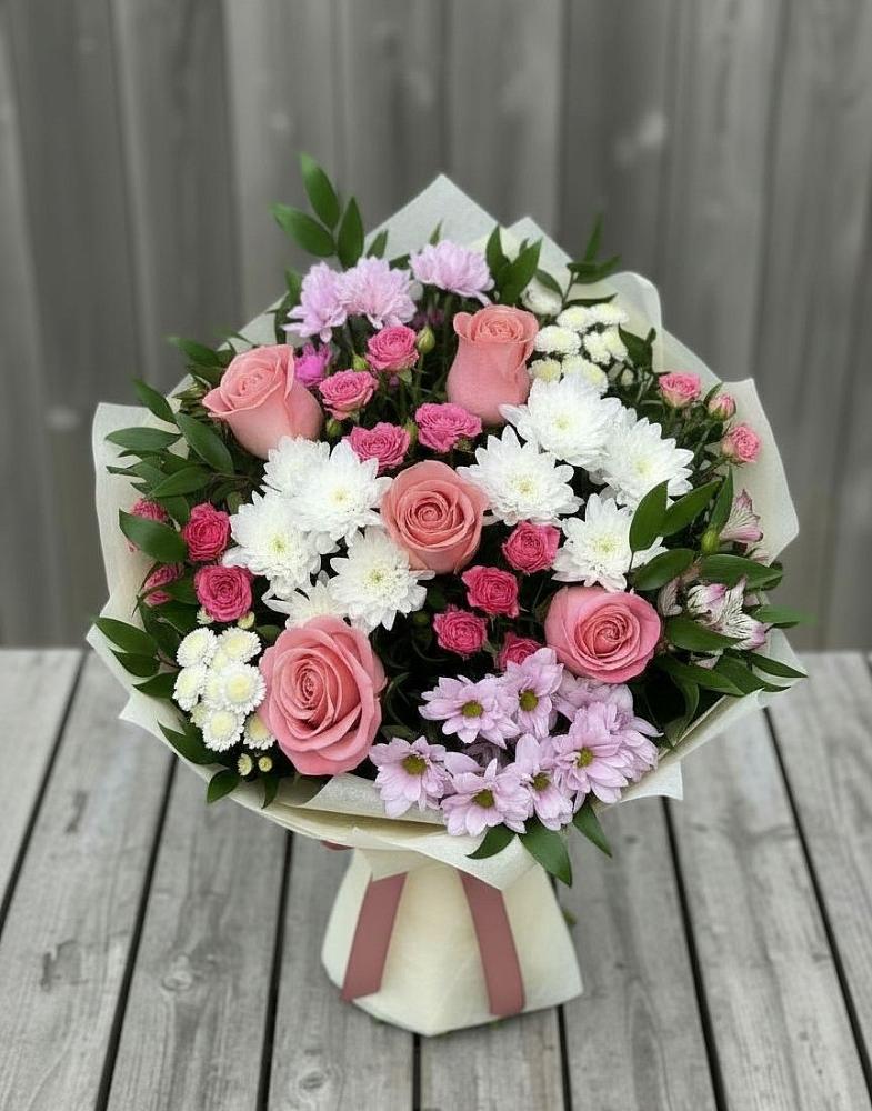 Букет цветов из: Альстромерии, Гвоздики, Розы и Хризантемы в Коммаяке
