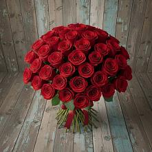 Букет 55 Красных роз Фридом #REPLACE_PRED# Коммаяке