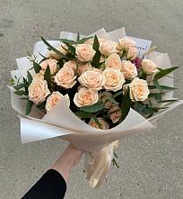 Букет Кремовые розы Латте в Коммаяке