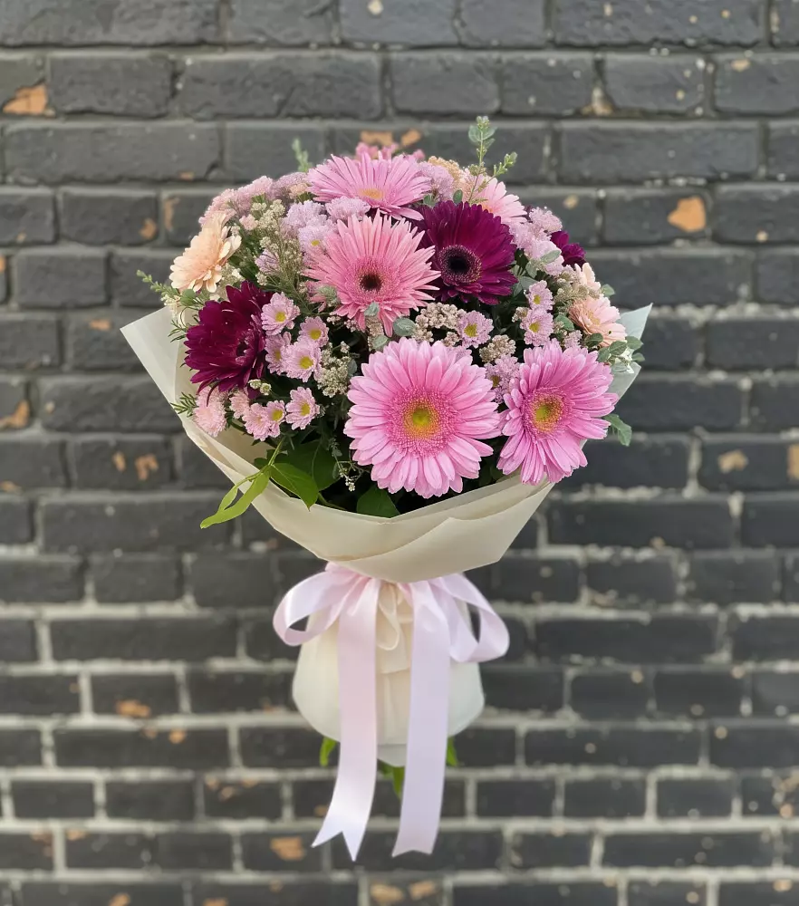 Букет цветов из: Герберы и Хризантемы в Коммаяке