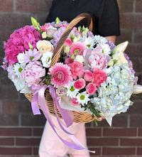 Композиция солнечный день в Коммаяке Цветочная композиция из Розы, Хризантемы, Пионы и Лизиантусы в корзине в Коммаяке