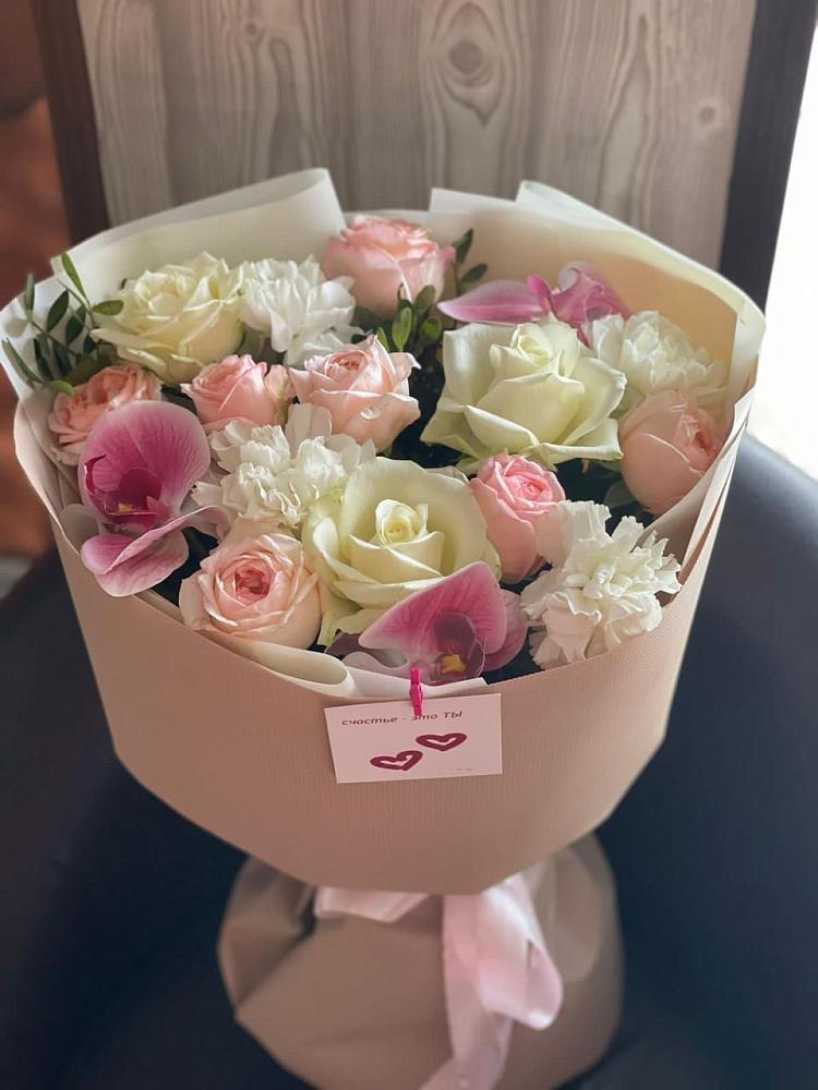 Букет цветов из: Орхидеи, Розы и Гвоздики в Коммаяке