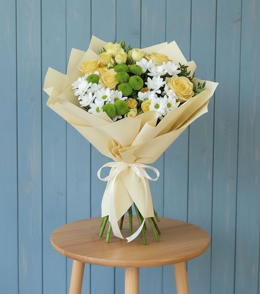 Букет цветов из: Хризантемы и Розы в Коммаяке