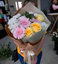 Букет цветов из:  Герберы, Розы и Хризантемы #REPLACE_PRED# Коммаяке