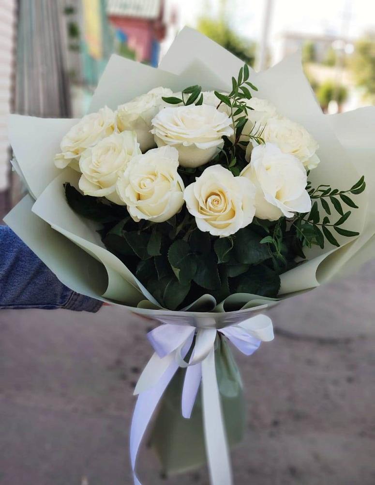 Букет Белые розы Проуд в Коммаяке
