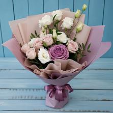 Букет цветов из:  Розы и Лизиантусы в Коммаяке