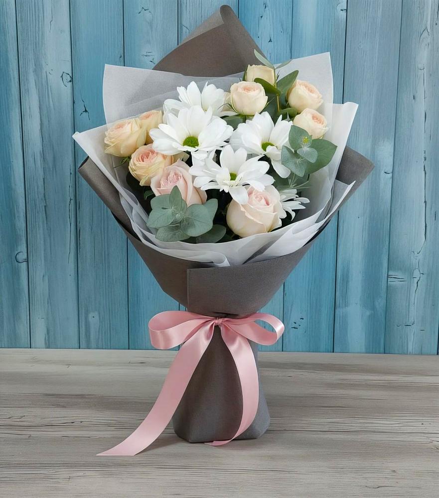 Букет цветов из: Хризантемы и Розы в Коммаяке