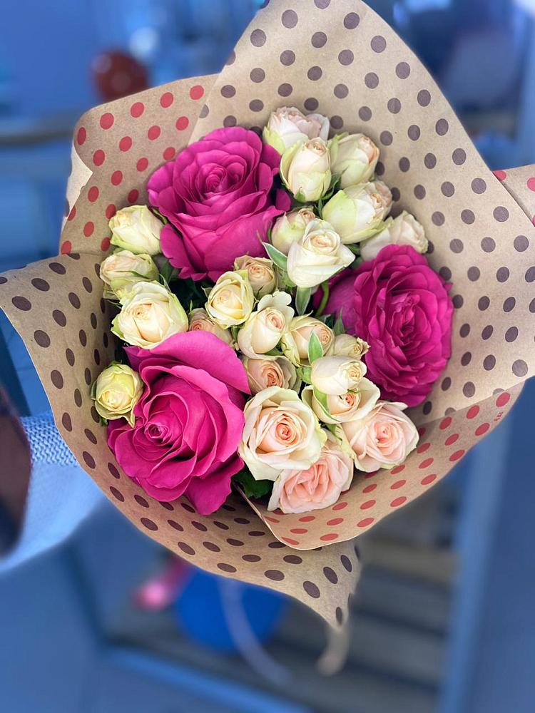 Букет цветов из: Розы в Коммаяке