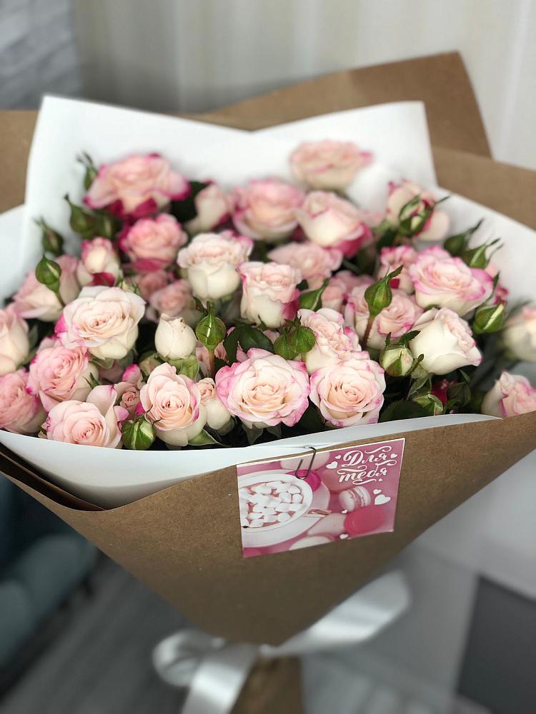 Букет цветов из: Розы в Коммаяке