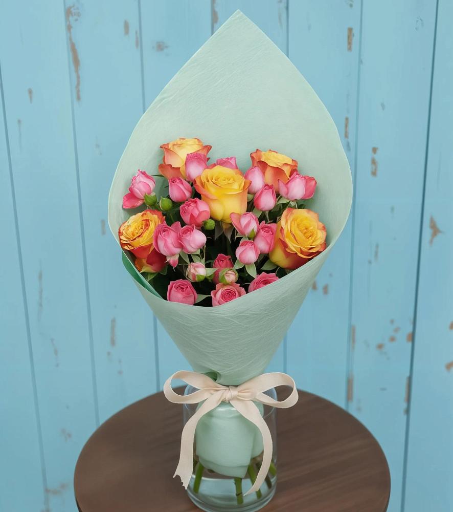 Букет цветов из: Розы в Коммаяке