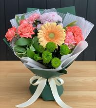 Букет цветов из:  Гвоздики, Розы, Герберы и Хризантемы в Коммаяке