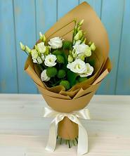 Букет цветов из:  Хризантемы и Лизиантусы в Коммаяке