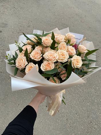 Букет Кремовые розы Латте в Коммаяке