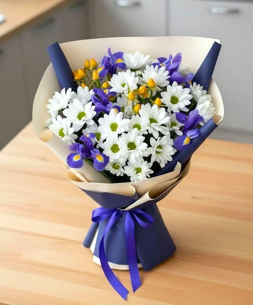 Букет цветов из: Розы, Ирисы и Хризантемы в Коммаяке