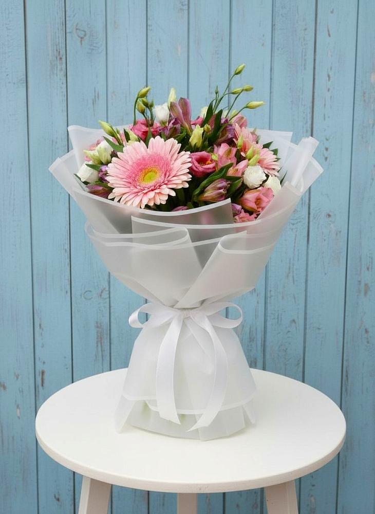 Букет цветов из: Герберы, Альстромерии и Лизиантусы в Коммаяке