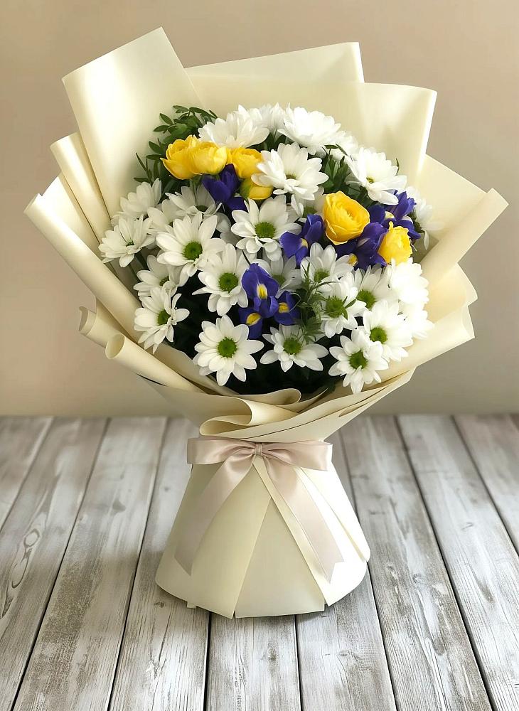 Букет цветов из: Ирисы, Хризантемы и Розы в Коммаяке