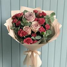 Букет цветов из:  Гвоздики и Розы в Коммаяке