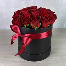 Цветочная композиция из Розы в шляпной коробке в Коммаяке