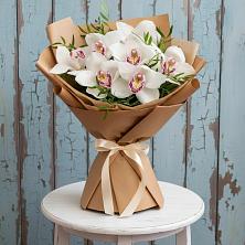 Букет цветов из:  Орхидеи и Розы в Коммаяке